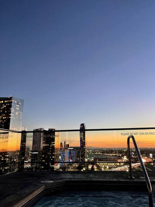 Luxury Highrise Condo Downtown La Los Angeles Exterior foto